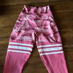 Bombshell Women’s Leggings: multi color camo